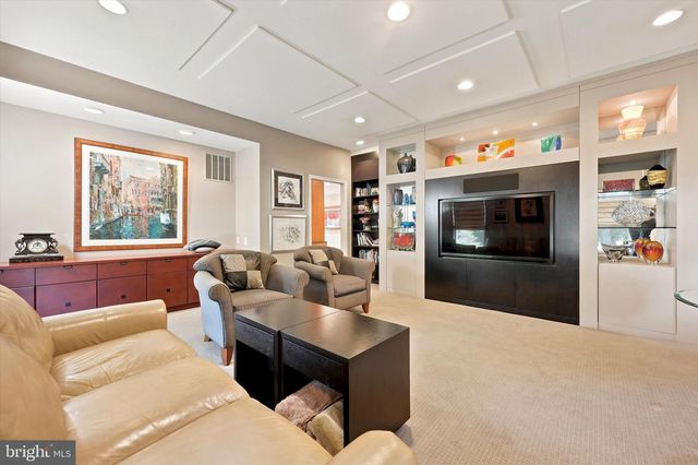 401 COUNTRY CLUB DR, Cherry Hill, NJ 08003