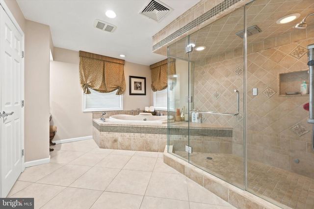 401 COUNTRY CLUB DR, Cherry Hill, NJ 08003