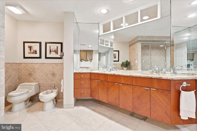 401 COUNTRY CLUB DR, Cherry Hill, NJ 08003