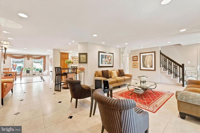 401 COUNTRY CLUB DR, Cherry Hill, NJ 08003