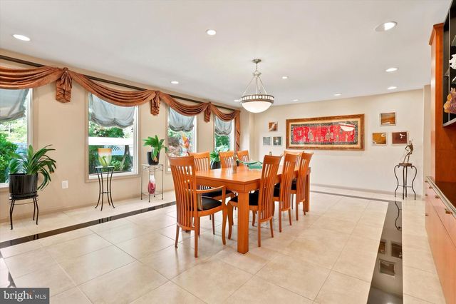 401 COUNTRY CLUB DR, Cherry Hill, NJ 08003