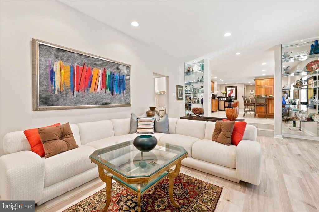 401 COUNTRY CLUB DR, Cherry Hill, NJ 08003