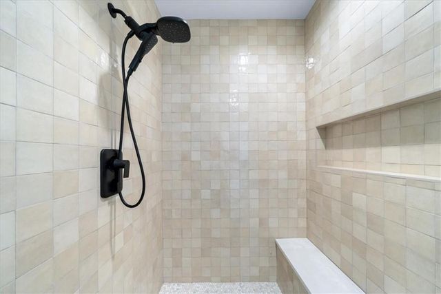2124 SW Wheatfield Drive, Lee's Summit, MO 64082