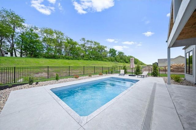 2124 SW Wheatfield Drive, Lee's Summit, MO 64082