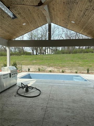 2124 SW Wheatfield Drive, Lee's Summit, MO 64082
