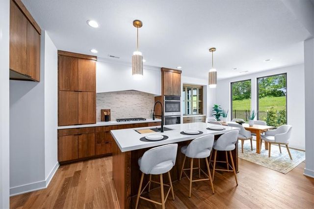 2124 SW Wheatfield Drive, Lee's Summit, MO 64082