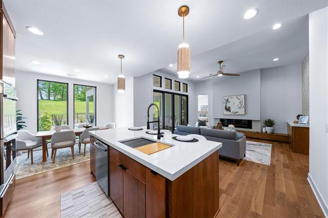 2124 SW Wheatfield Drive, Lee's Summit, MO 64082