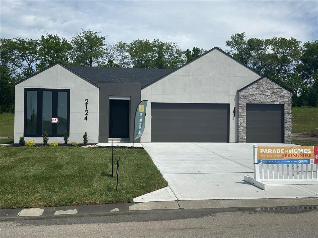 2124 SW Wheatfield Drive, Lee's Summit, MO 64082