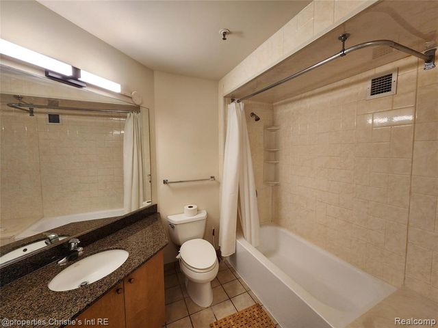 1001 W Jefferson Avenue 4D, Detroit, MI 48226