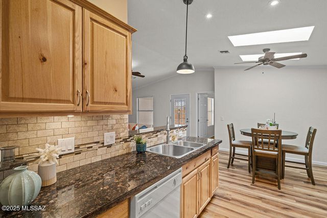 543 W Deerview Court, Green Valley, AZ 85614