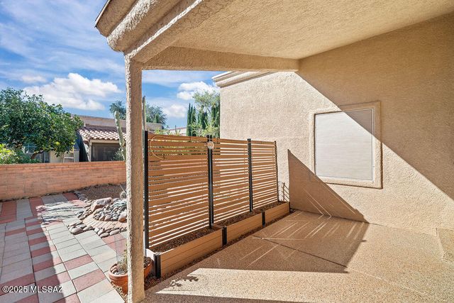 543 W Deerview Court, Green Valley, AZ 85614