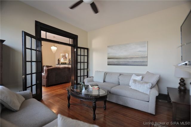 209 W Market Street, Jeffersonville, IN 47130