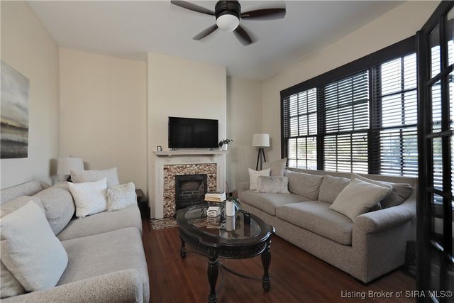 209 W Market Street, Jeffersonville, IN 47130