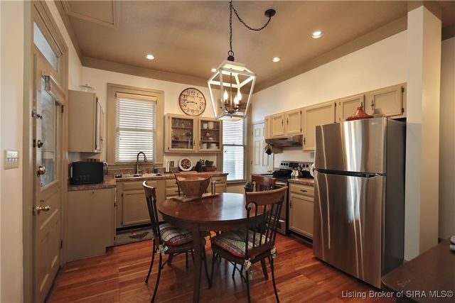 209 W Market Street, Jeffersonville, IN 47130