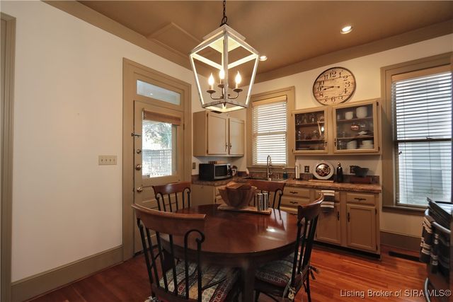 209 W Market Street, Jeffersonville, IN 47130