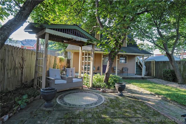209 W Market Street, Jeffersonville, IN 47130