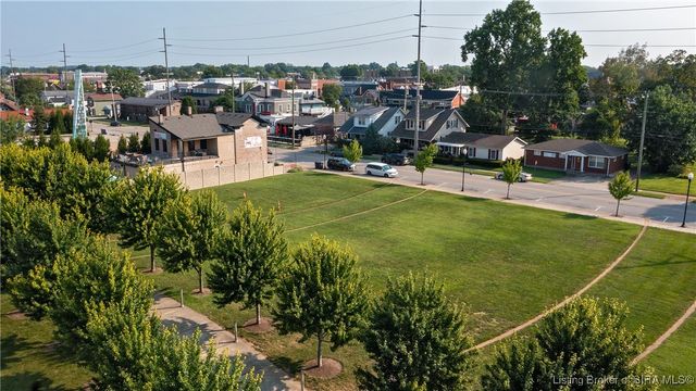 209 W Market Street, Jeffersonville, IN 47130