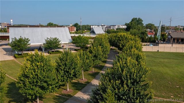 209 W Market Street, Jeffersonville, IN 47130