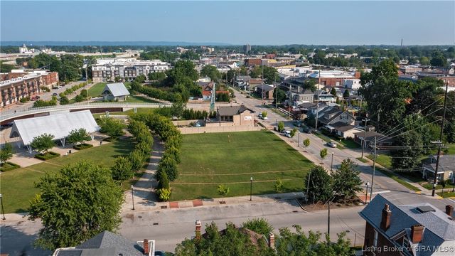209 W Market Street, Jeffersonville, IN 47130