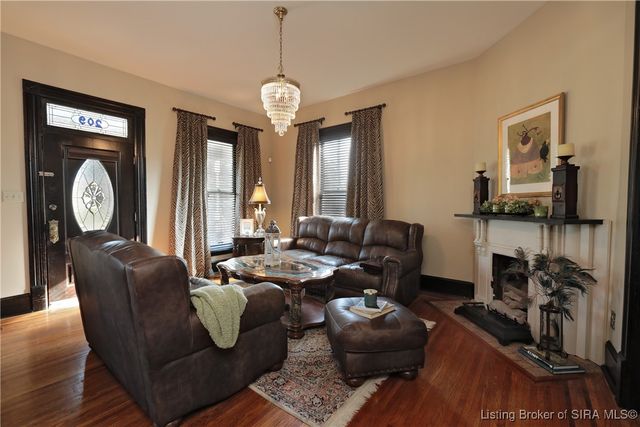 209 W Market Street, Jeffersonville, IN 47130