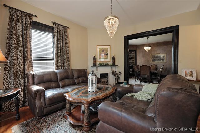 209 W Market Street, Jeffersonville, IN 47130