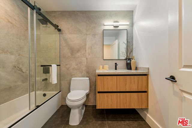 20748 Burbank Boulevard, Woodland Hills, CA 91367