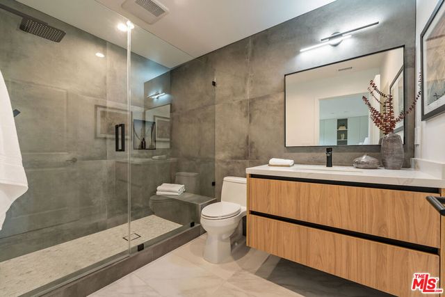 20748 Burbank Boulevard, Woodland Hills, CA 91367