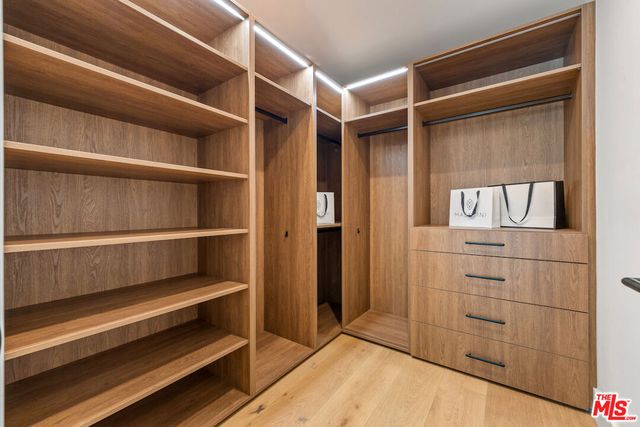 20748 Burbank Boulevard, Woodland Hills, CA 91367