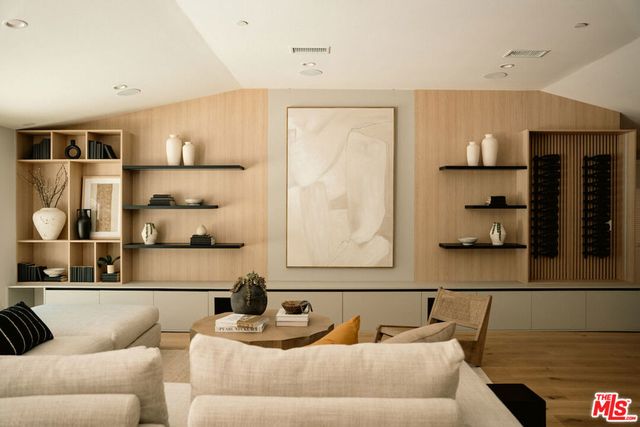 20748 Burbank Boulevard, Woodland Hills, CA 91367