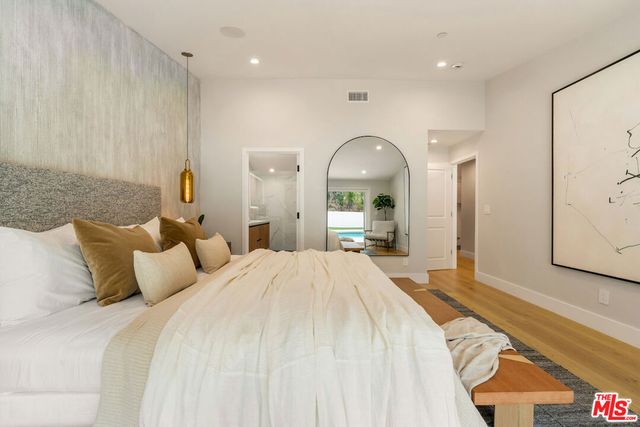 20748 Burbank Boulevard, Woodland Hills, CA 91367