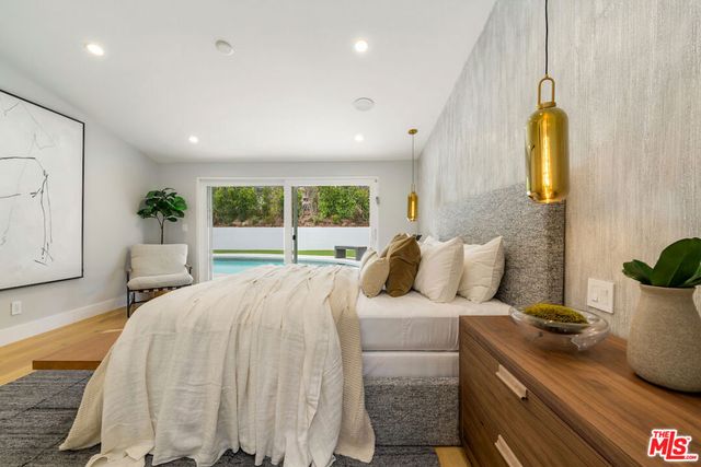 20748 Burbank Boulevard, Woodland Hills, CA 91367