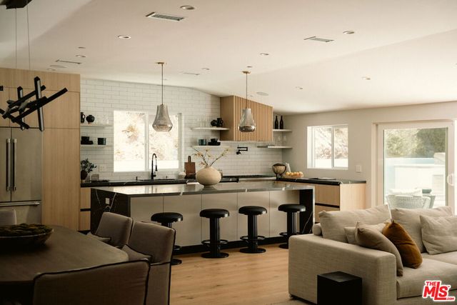 20748 Burbank Boulevard, Woodland Hills, CA 91367