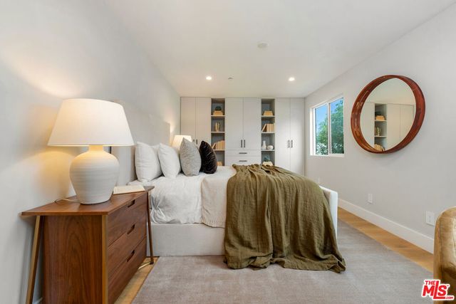 20748 Burbank Boulevard, Woodland Hills, CA 91367