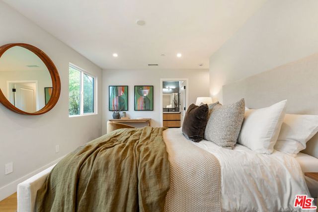 20748 Burbank Boulevard, Woodland Hills, CA 91367