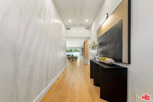 20748 Burbank Boulevard, Woodland Hills, CA 91367