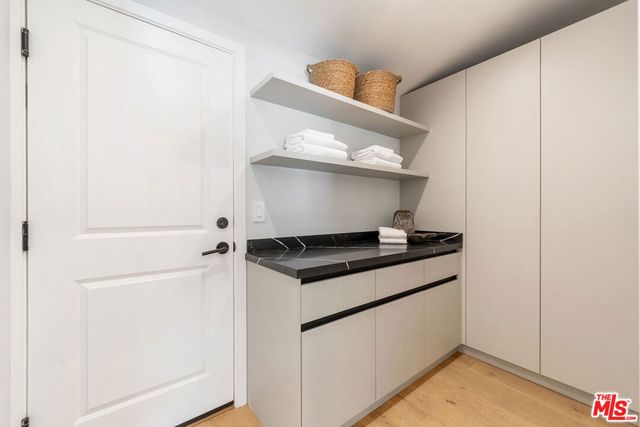 20748 Burbank Boulevard, Woodland Hills, CA 91367