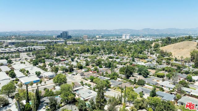 20748 Burbank Boulevard, Woodland Hills, CA 91367