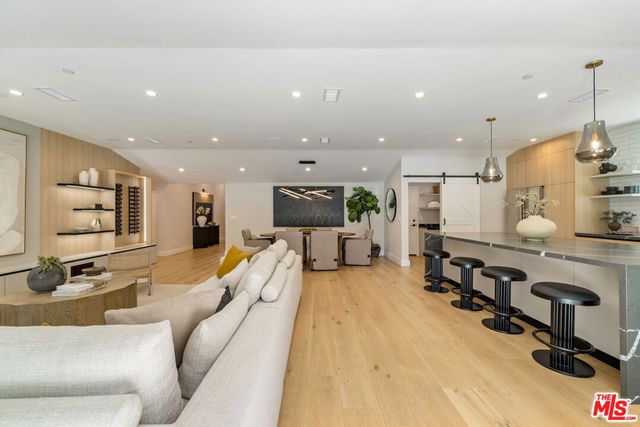 20748 Burbank Boulevard, Woodland Hills, CA 91367