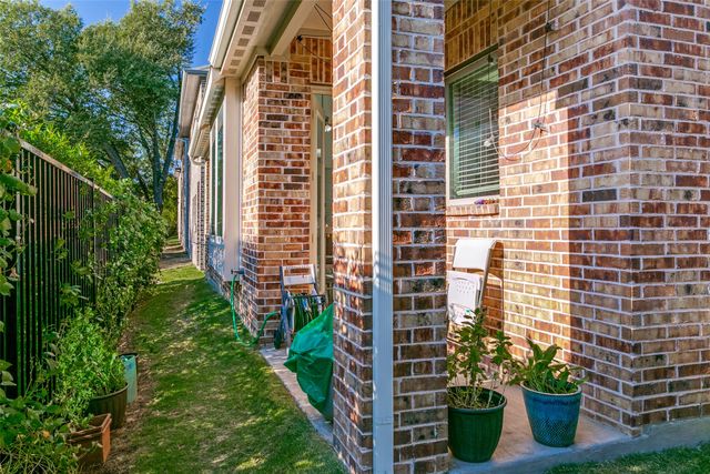 9831 Romo Street, Irving, TX 75063