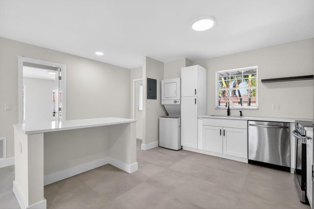 846 Salem Lane, Lake Worth, FL 33467