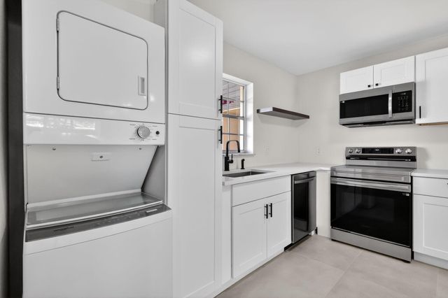 846 Salem Lane, Lake Worth, FL 33467