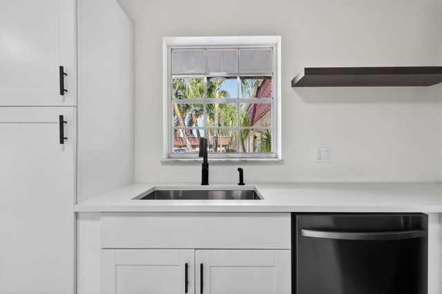 846 Salem Lane, Lake Worth, FL 33467