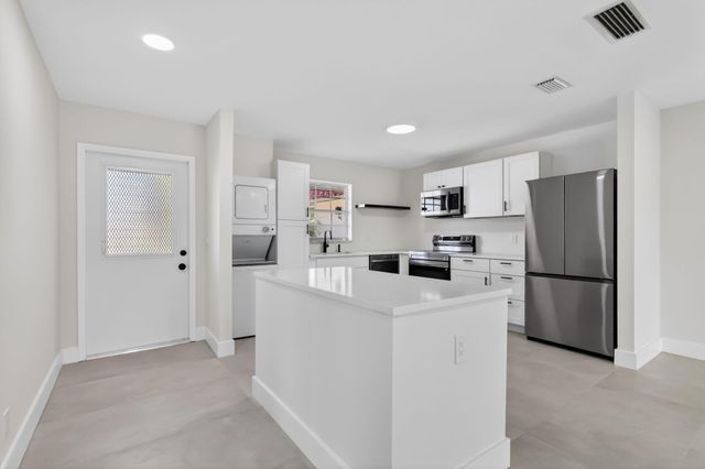 846 Salem Lane, Lake Worth, FL 33467