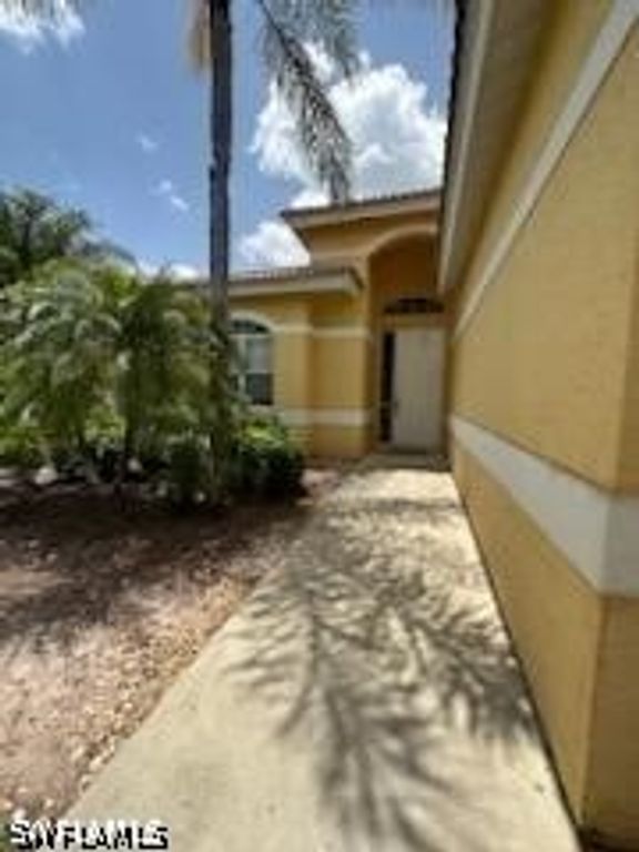 11170 Lakeland CIR, Fort Myers, FL 33913
