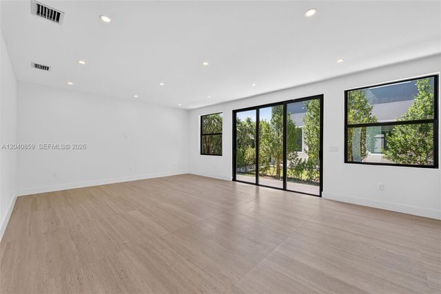 2240 SW 13th St, Miami, FL 33145