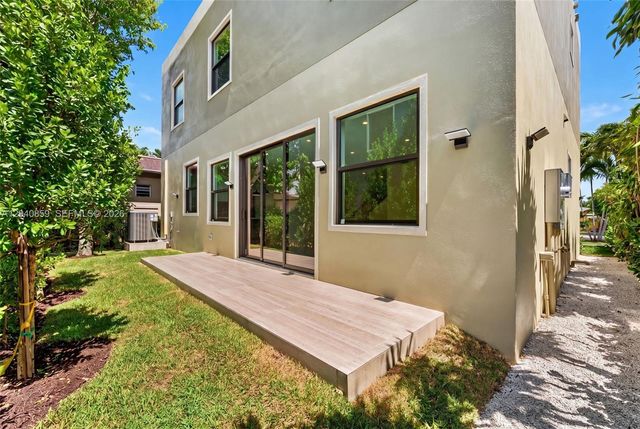 2240 SW 13th St, Miami, FL 33145