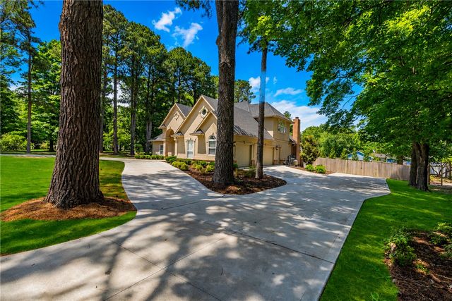 2613 W Green Acres Road, Rogers, AR 72758