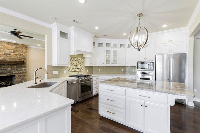 2613 W Green Acres Road, Rogers, AR 72758