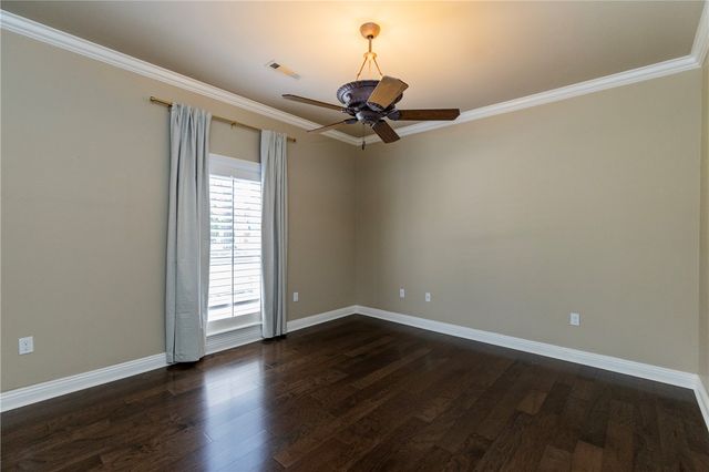 2613 W Green Acres Road, Rogers, AR 72758