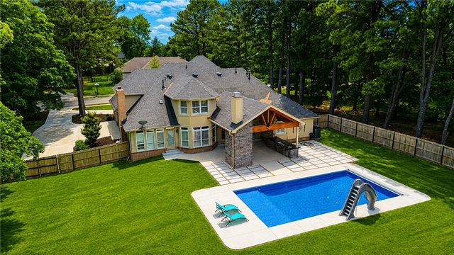 2613 W Green Acres Road, Rogers, AR 72758